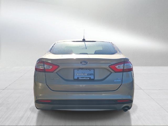 Used 2015 Ford Fusion SE FWD image 4