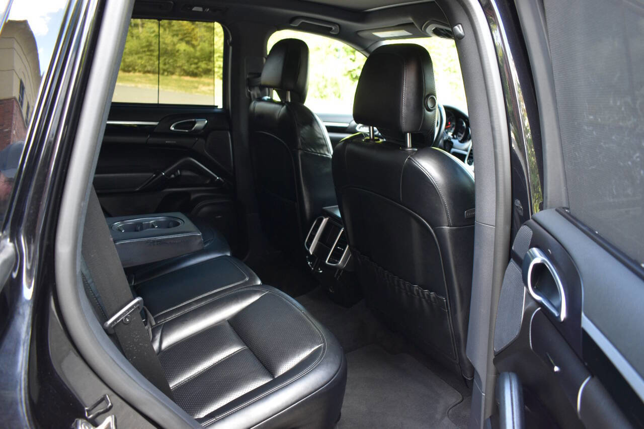 Used 2018 Porsche Cayenne Platinum Edition AWD/4WD image 16