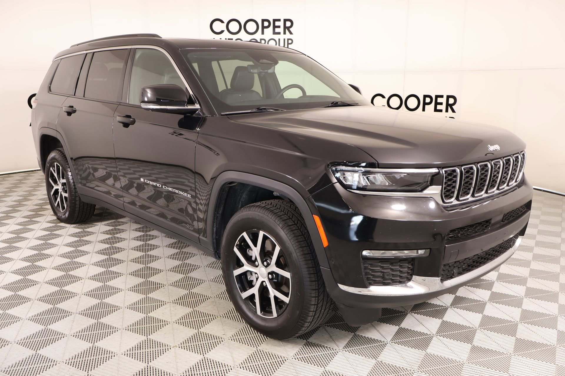 Used 2024 Jeep Grand Cherokee L Limited w/ Luxury Tech Group II AWD/4WD image 1