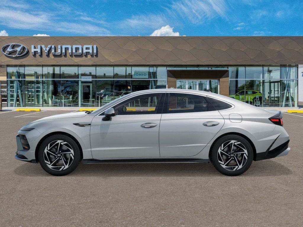 New 2026 Hyundai Sonata SEL FWD image 3
