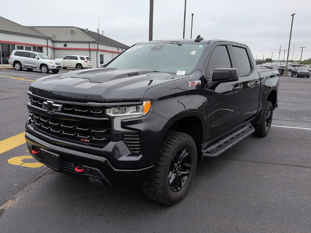 Used 2022 Chevrolet Silverado 1500 LT Trail Boss w/ LPO, Dark Essentials Package AWD/4WD image 3