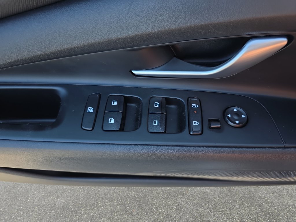 Used 2024 Hyundai Elantra Limited FWD image 25