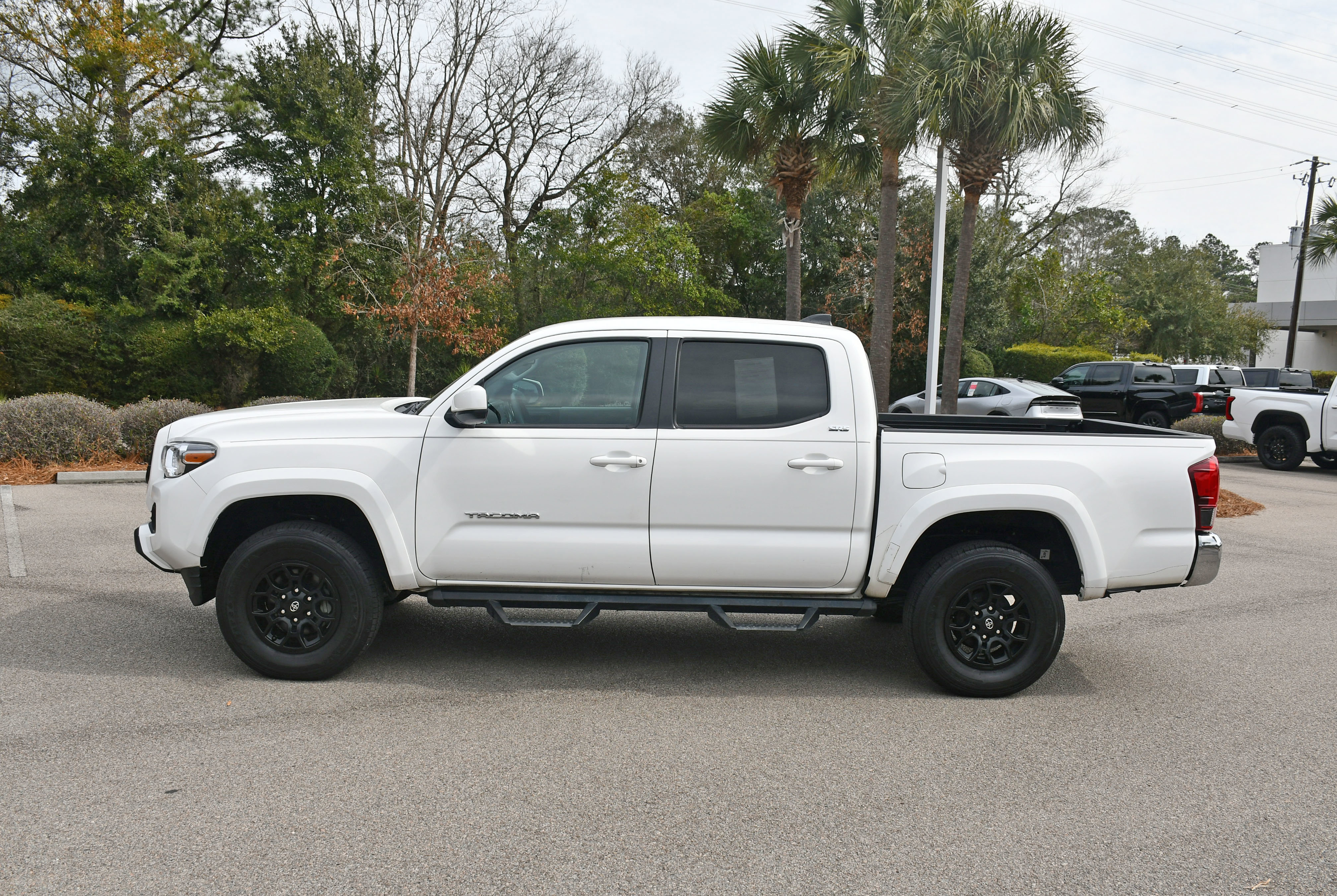 Certified 2022 Toyota Tacoma SR5 image 5