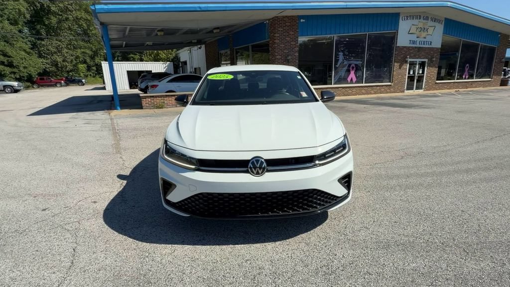 Used 2025 Volkswagen Jetta Sport FWD image 3