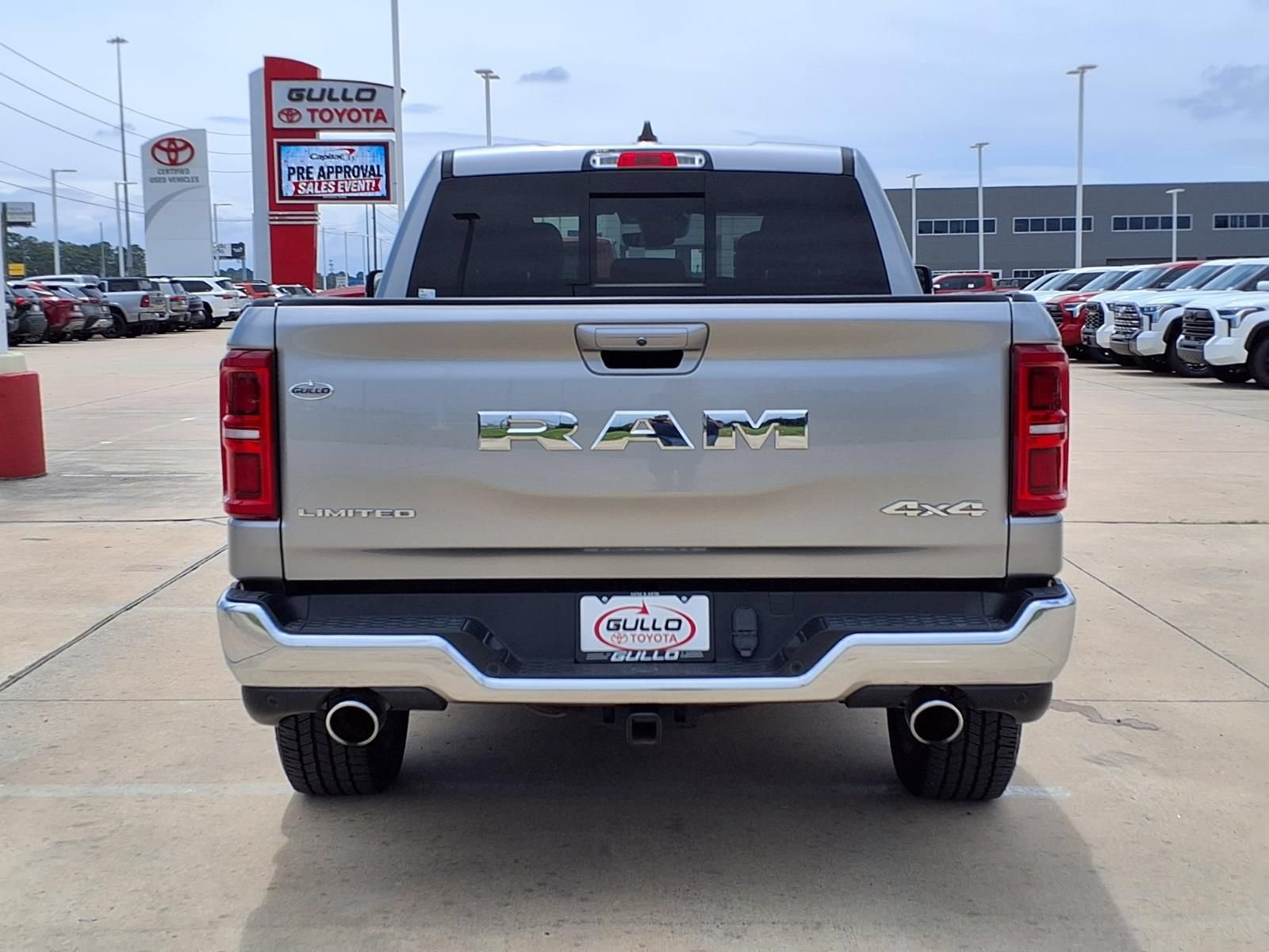 Used 2025 RAM 1500 Limited AWD/4WD image 7