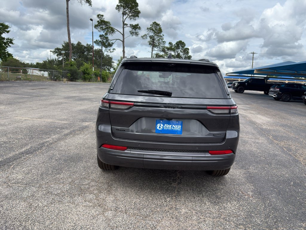 New 2026 Jeep Grand Cherokee Summit w/ Obsidian Package AWD/4WD image 6