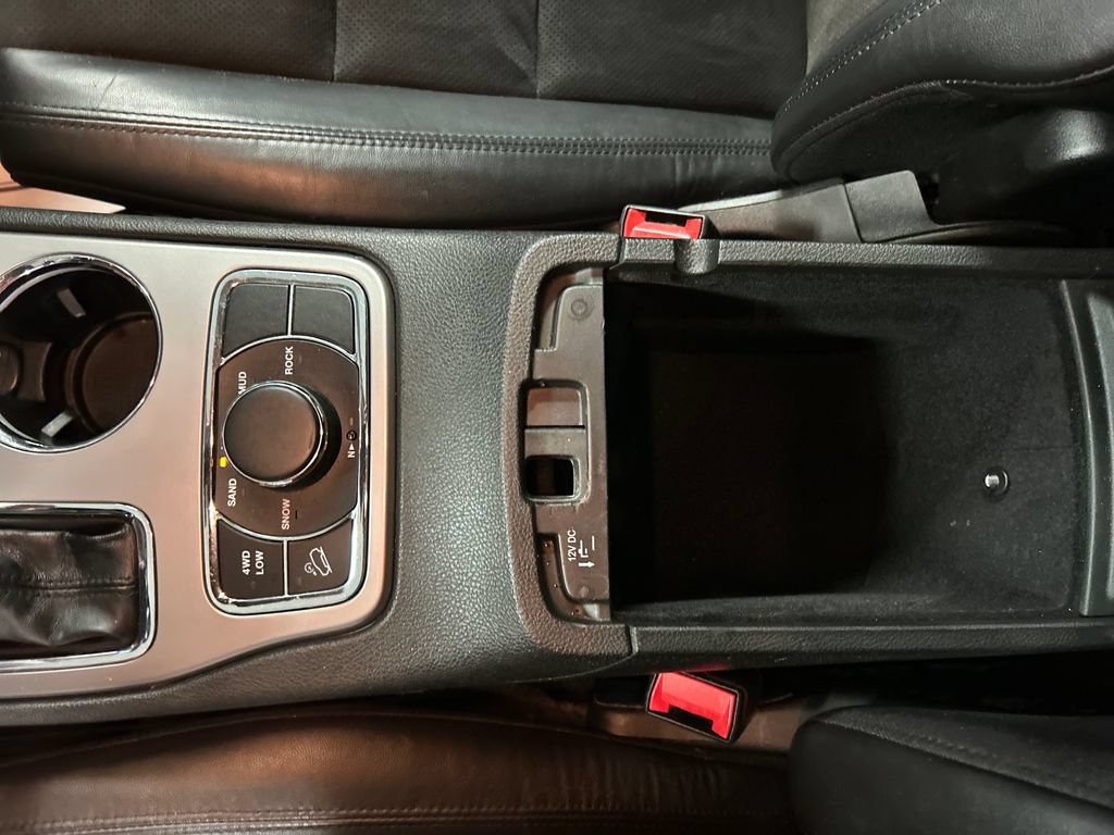 Used 2022 Jeep Grand Cherokee Laredo X AWD/4WD image 21