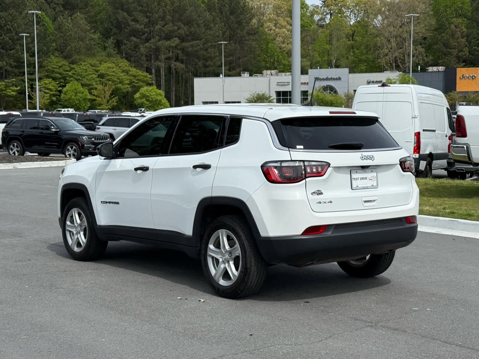 Used 2023 Jeep Compass Sport image 1