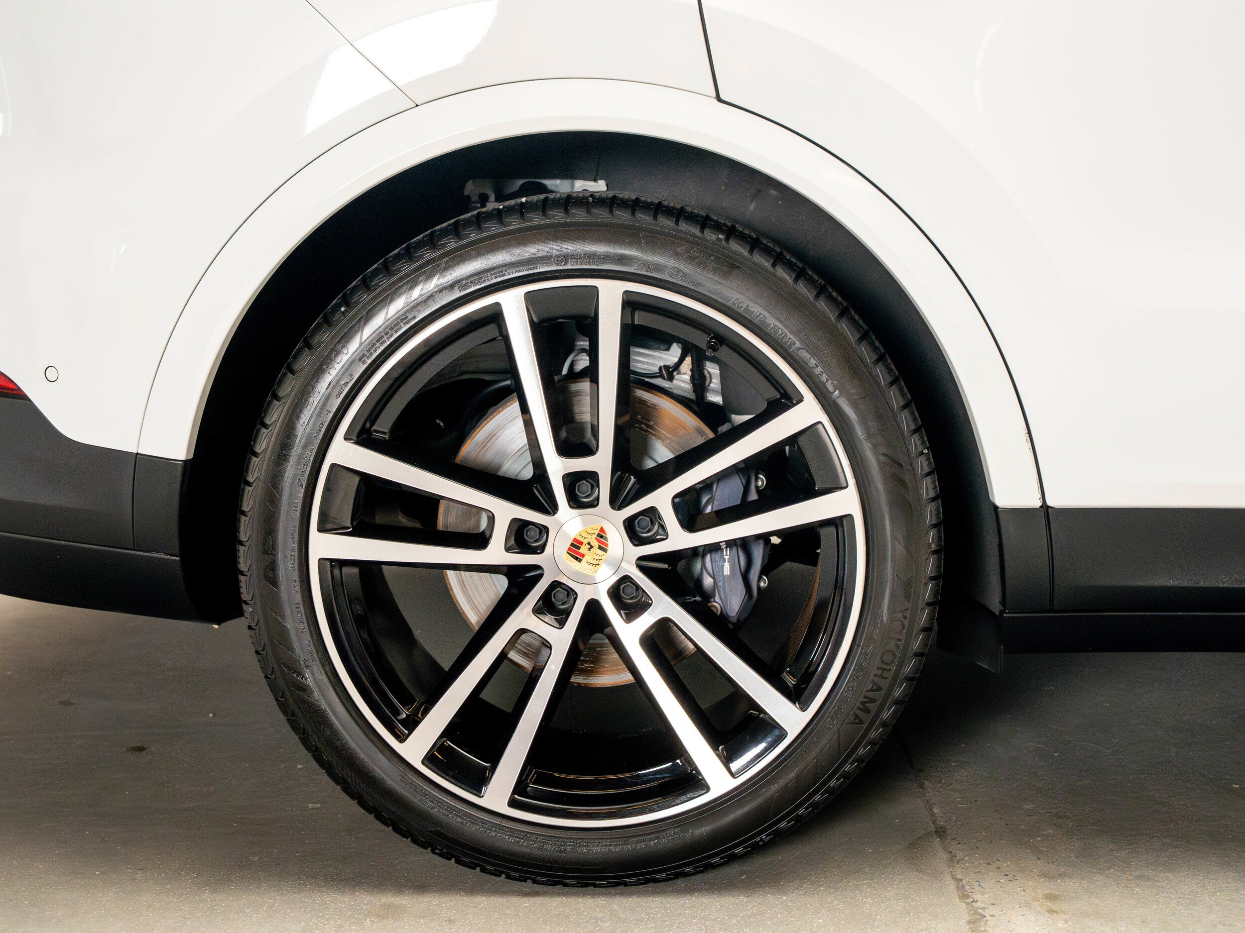 Certified 2024 Porsche Cayenne Coupe image 20