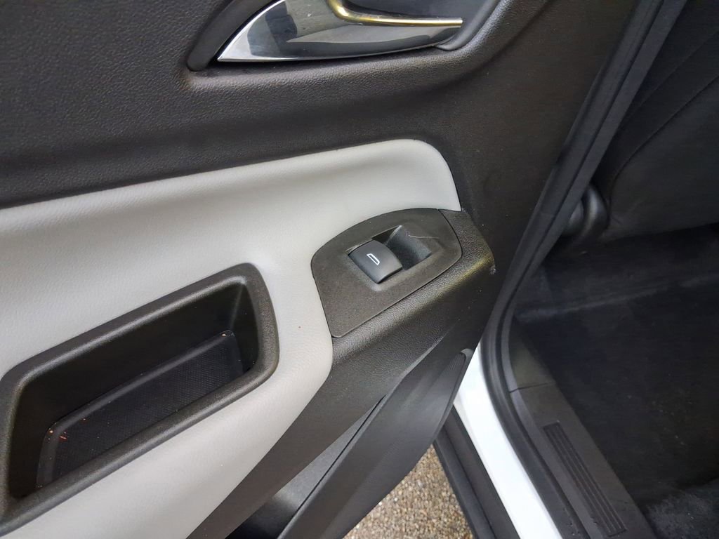 Used 2024 Chevrolet Equinox LS FWD image 11