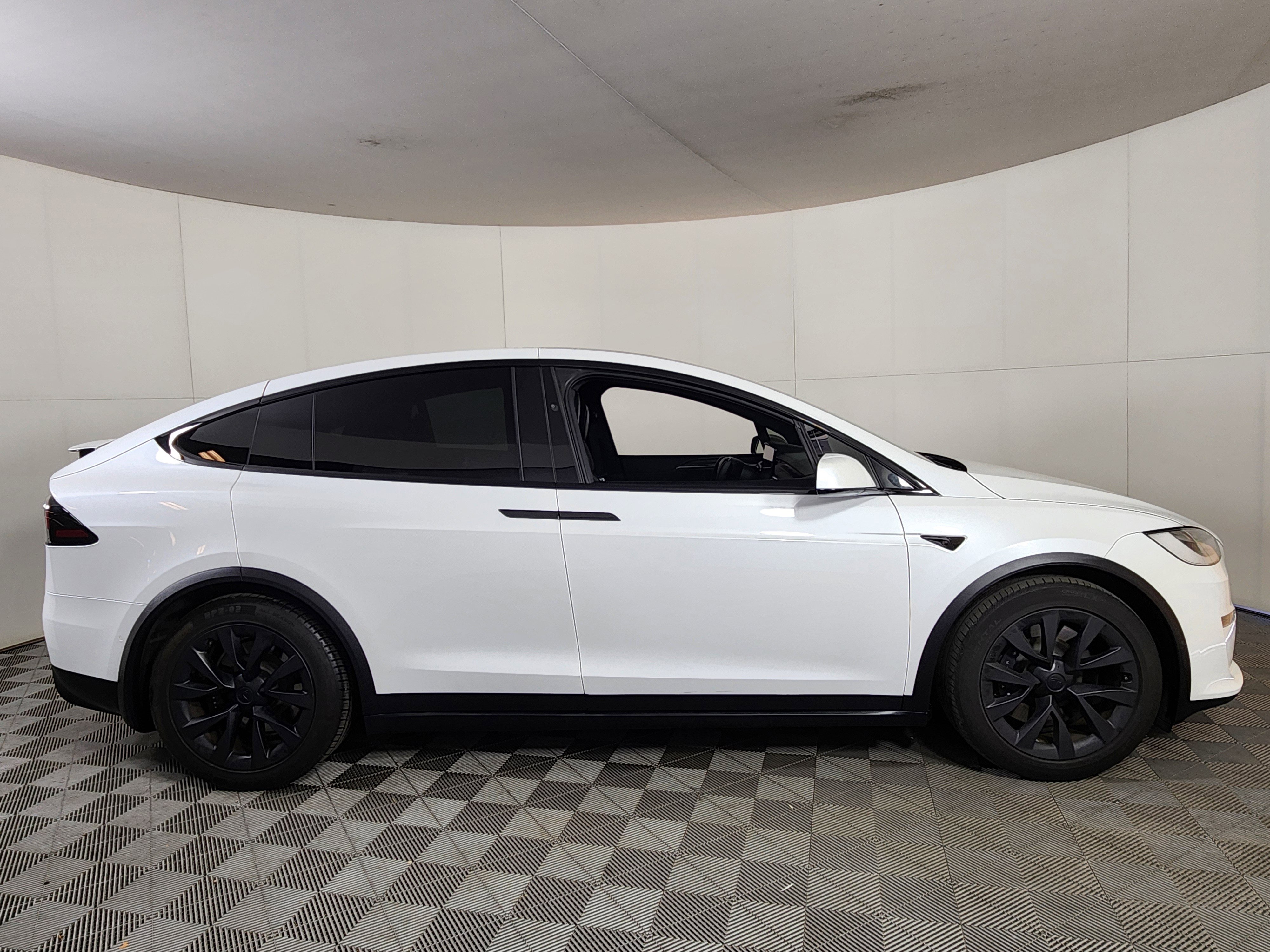 Used 2022 Tesla Model X image 8