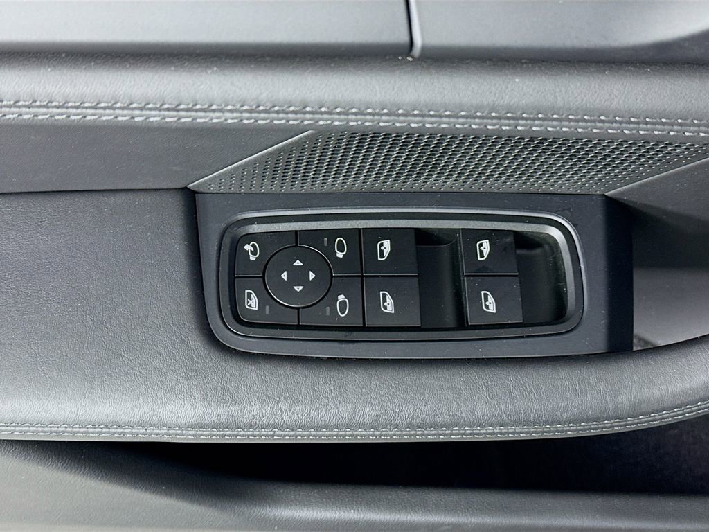 Used 2024 Porsche Taycan GTS image 18