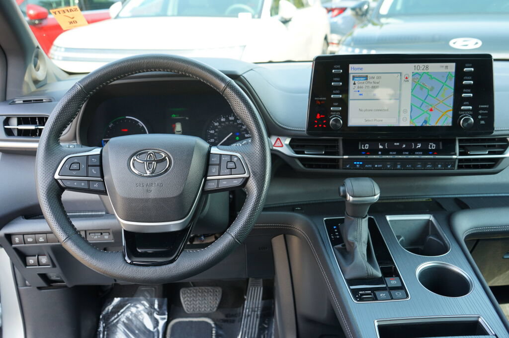 Used 2023 Toyota Sienna XSE AWD/4WD image 19
