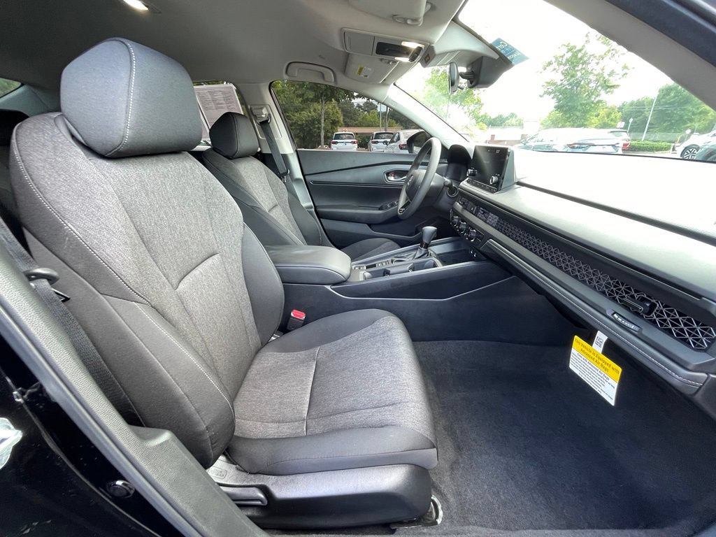 Certified 2025 Honda Accord LX image 32