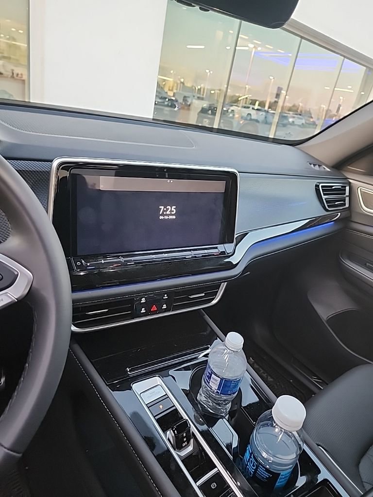 Used 2025 Volkswagen Atlas Cross Sport SEL Premium R-Line image 8