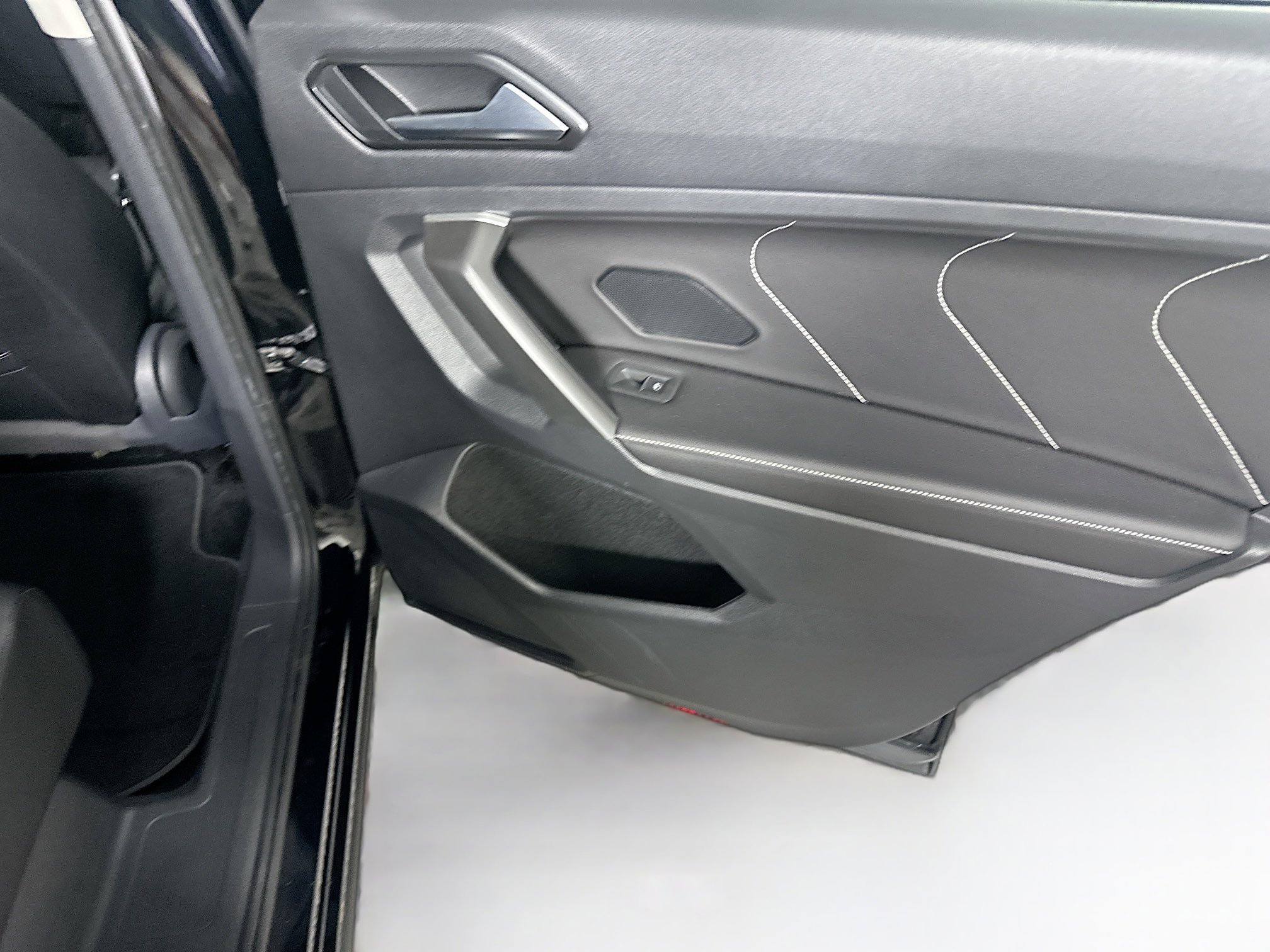 Used 2023 Volkswagen Tiguan SE FWD image 28