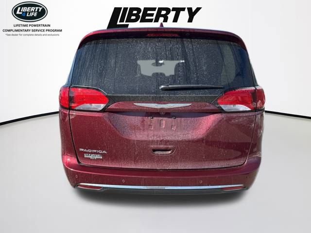 Used 2017 Chrysler Pacifica Touring-L image 6
