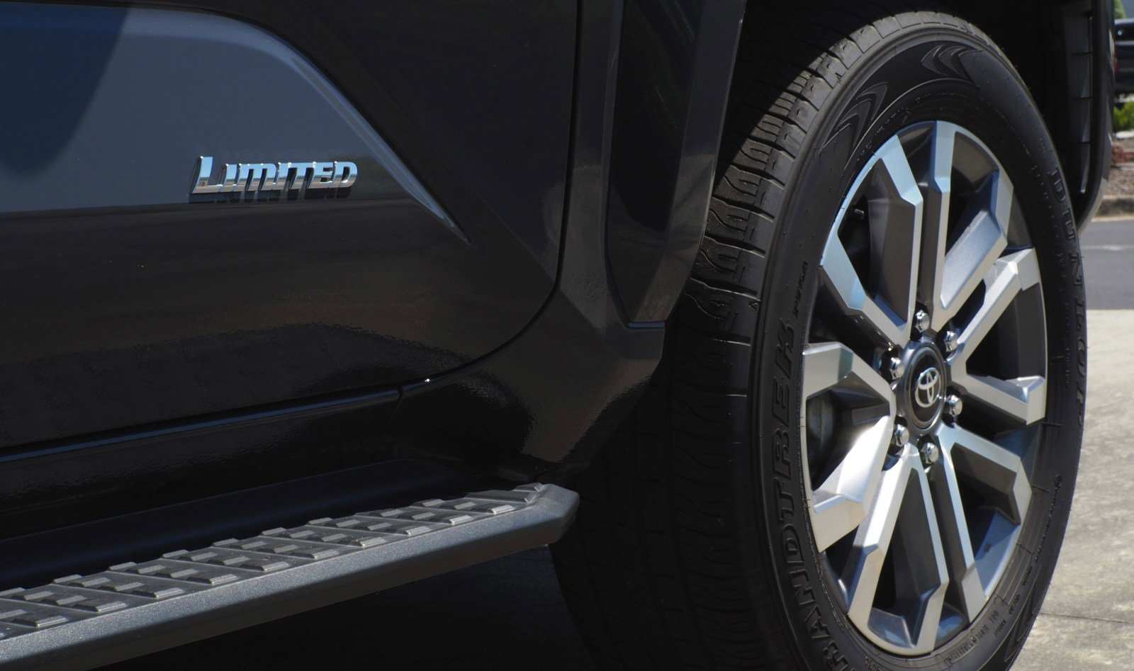 Used 2025 Toyota 4Runner Limited AWD/4WD image 6