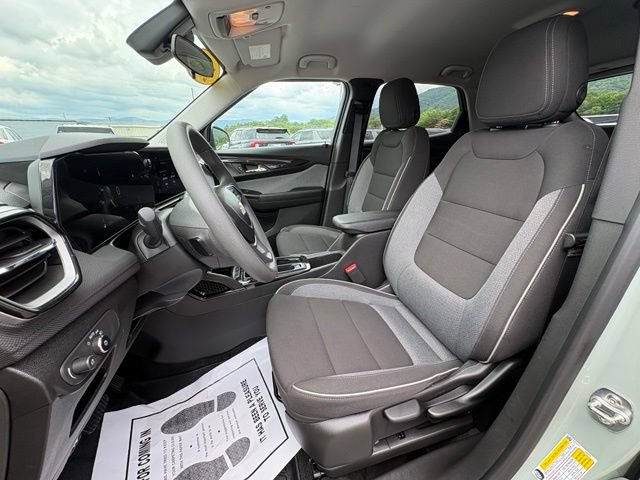 Used 2025 Chevrolet TrailBlazer LS w/ LS Convenience Package FWD image 24