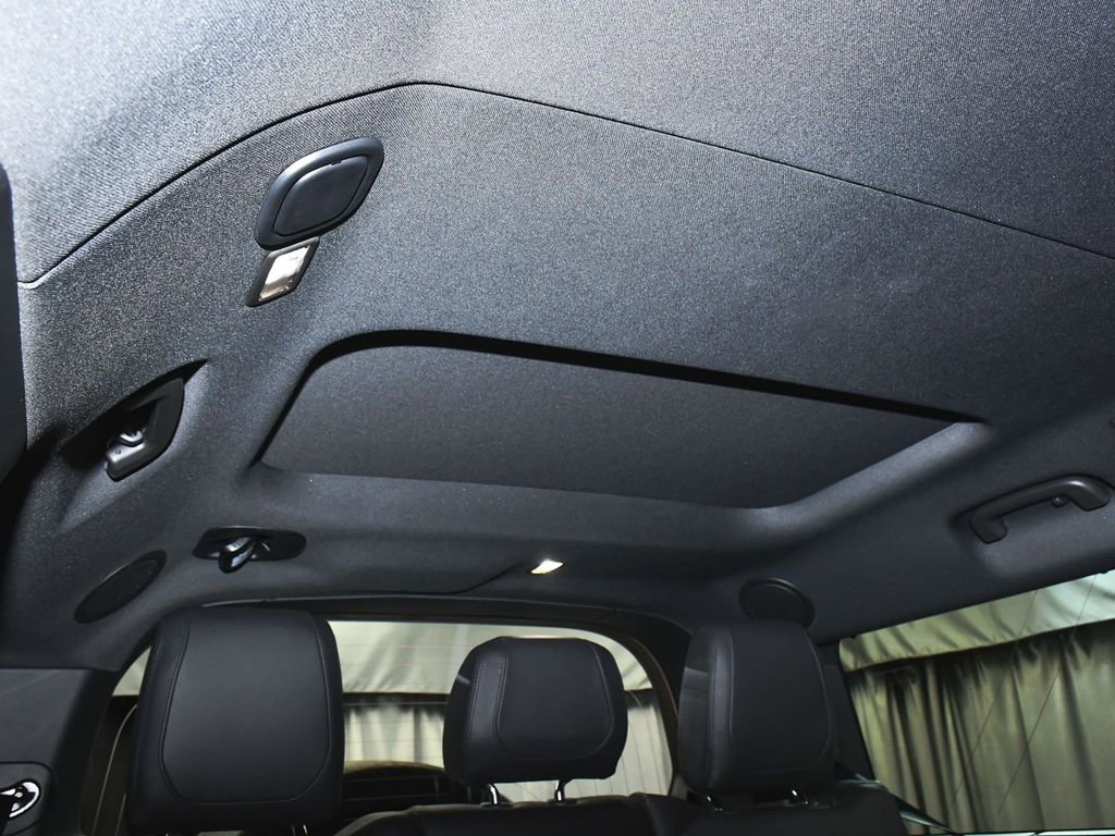 Used 2024 Land Rover Defender 130 X-Dynamic SE image 62