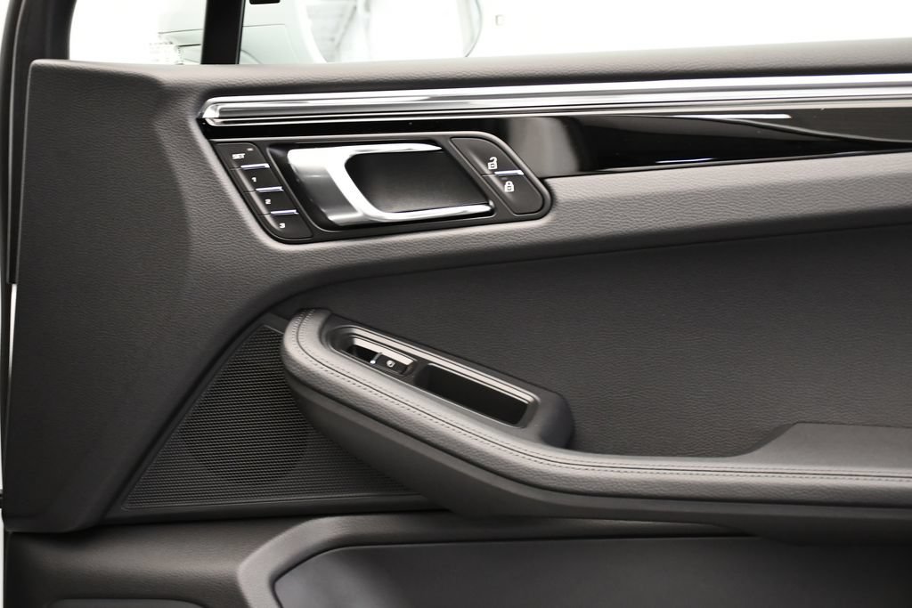 Certified 2026 Porsche Macan AWD/4WD image 48
