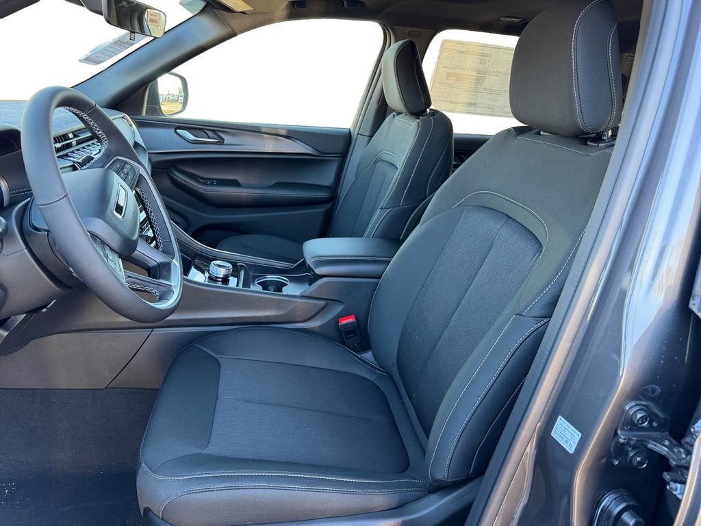 New 2025 Jeep Grand Cherokee Laredo X w/ Luxury Tech Group I image 9