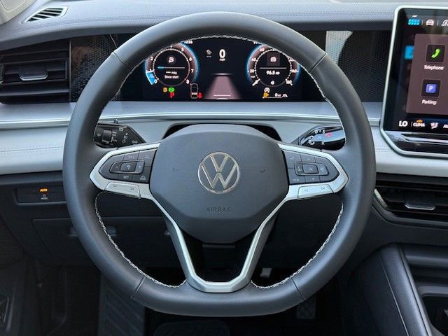 New 2025 Volkswagen Tiguan SE image 26