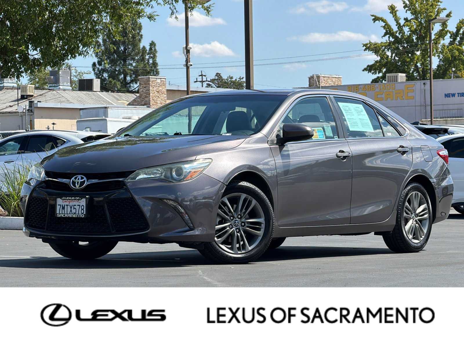 Used 2015 Toyota Camry SE FWD image 1