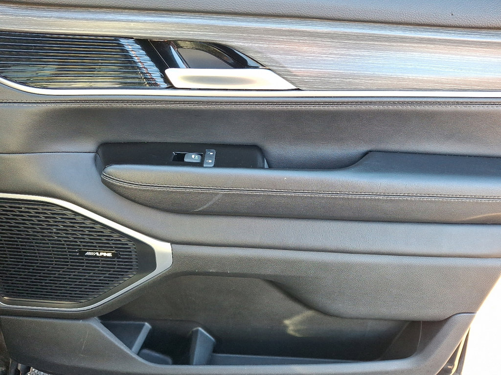 Certified 2024 Jeep Wagoneer L Series II w/ Flexible Seating Group image 10