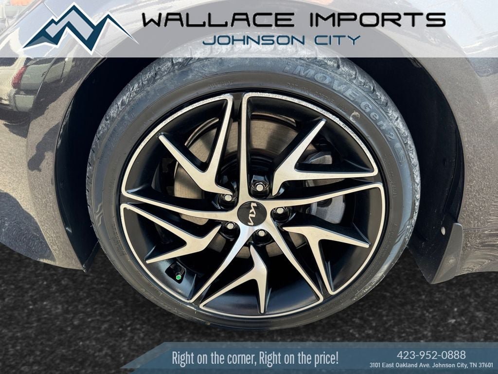 Used 2023 Kia Stinger GT-Line w/ Sun & Sound Package RWD image 9
