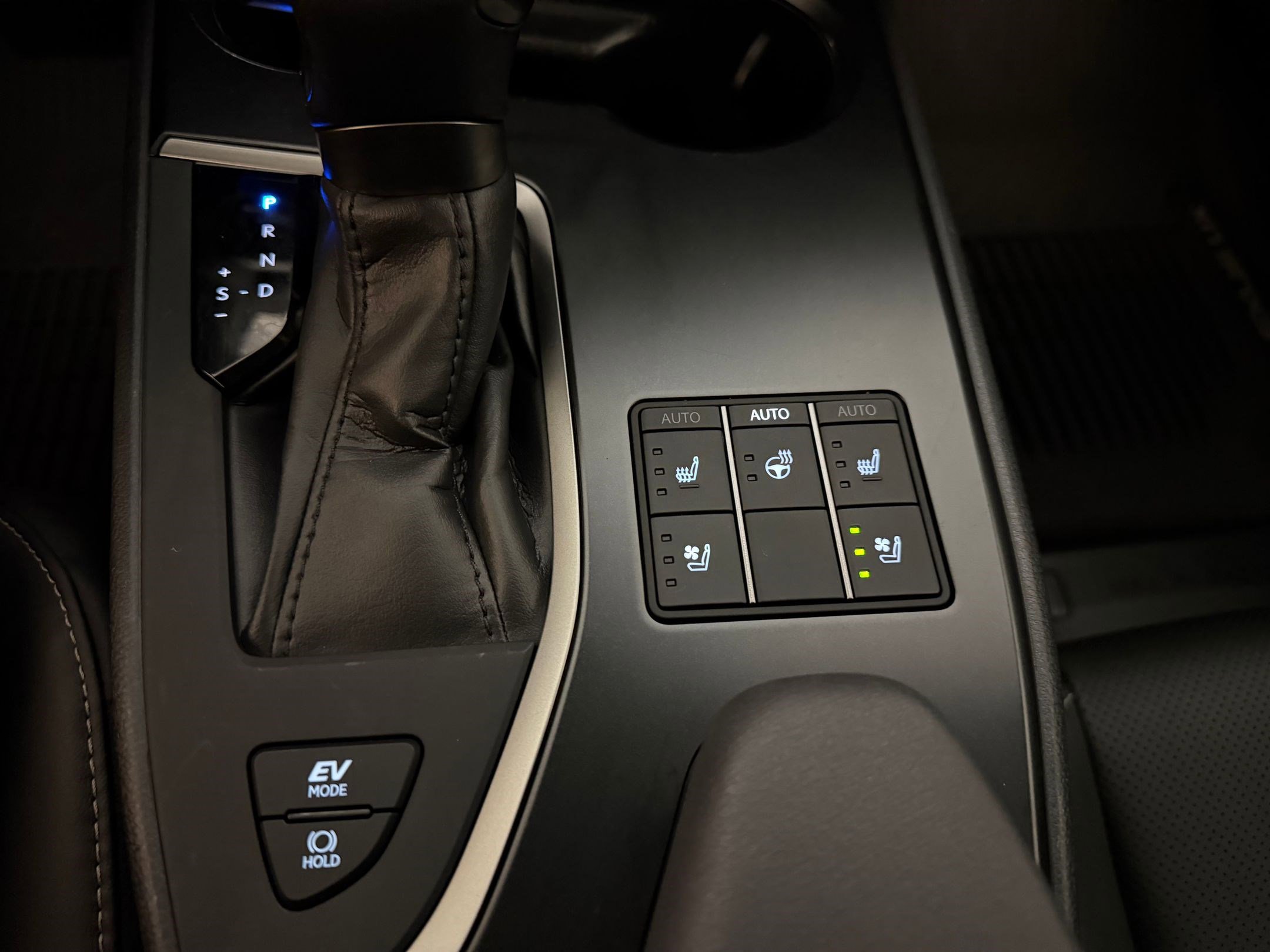 Used 2023 Lexus UX 250h F Sport w/ Accessory Package (Z2) image 19