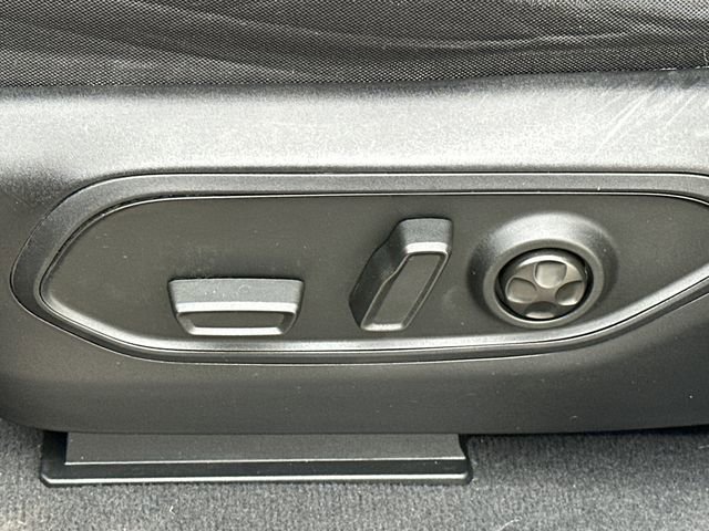 Used 2023 Jeep Grand Cherokee Laredo w/ Luxury Tech Group I image 40