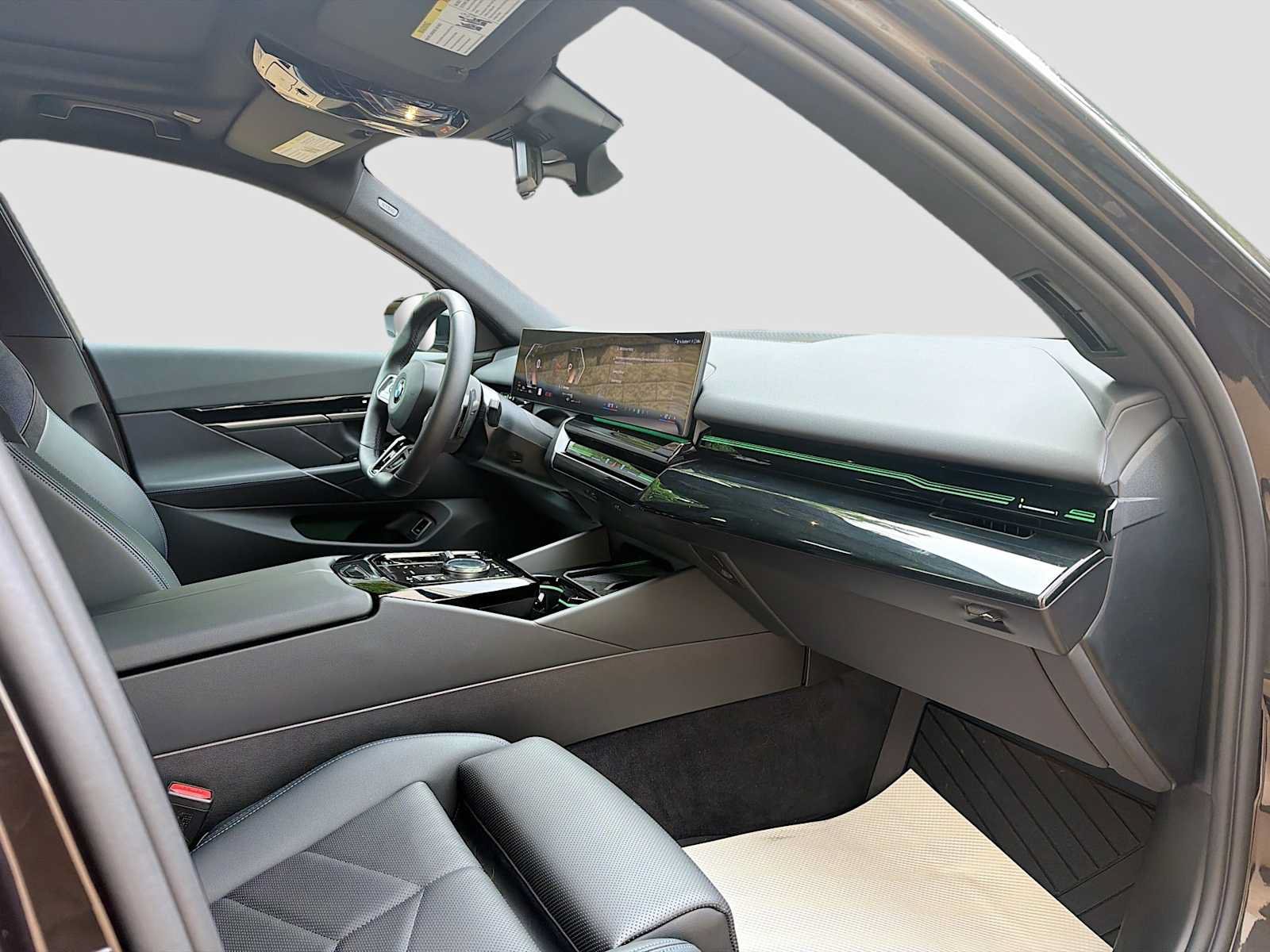 Used 2026 BMW 530i xDrive w/ M Sport Package AWD/4WD image 8