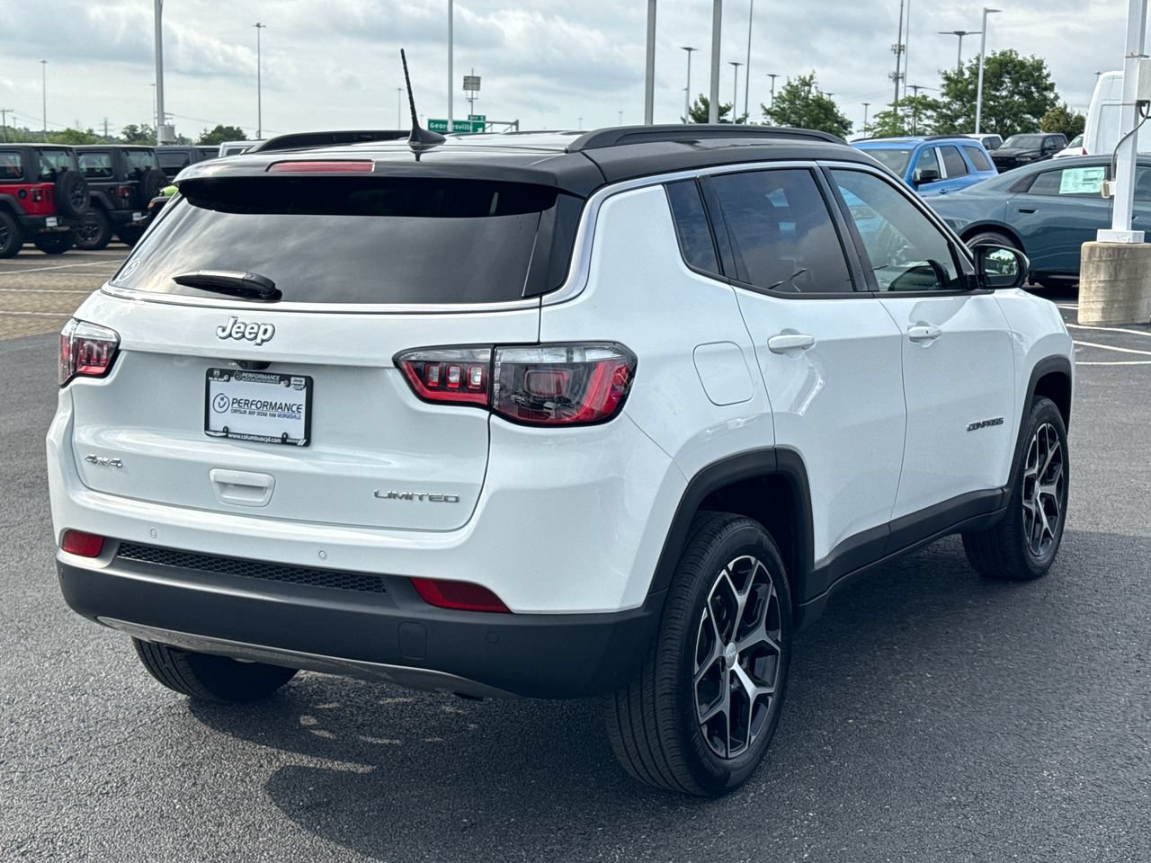 Used 2024 Jeep Compass Limited AWD/4WD image 3