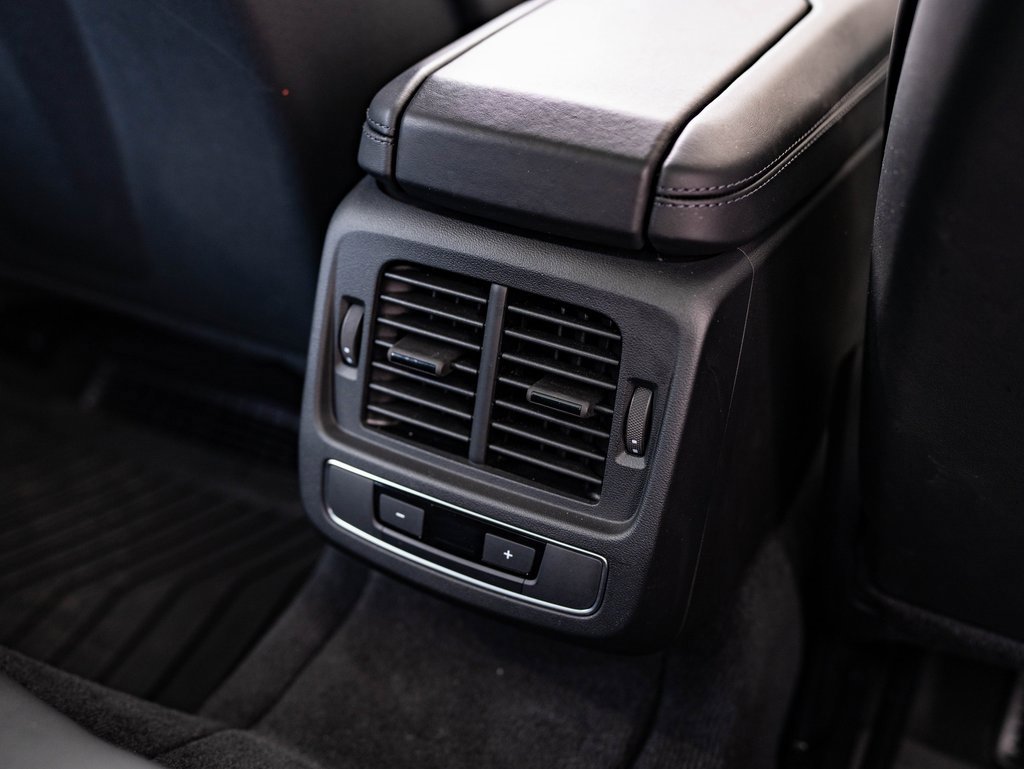 Used 2023 Audi e-tron GT Premium Plus image 34