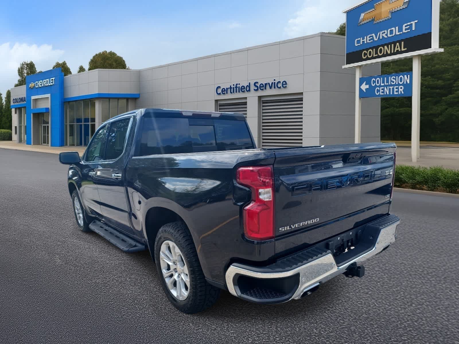 Used 2022 Chevrolet Silverado 1500 LTZ w/ LTZ Premium Package AWD/4WD image 5