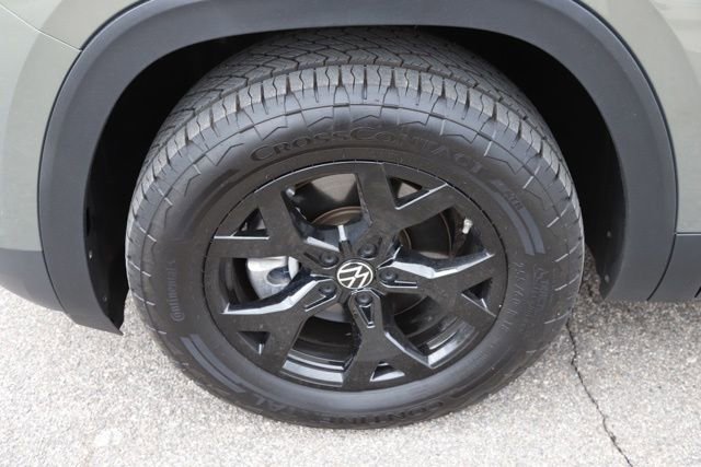 Used 2025 Volkswagen Atlas Peak Edition SE AWD/4WD image 11