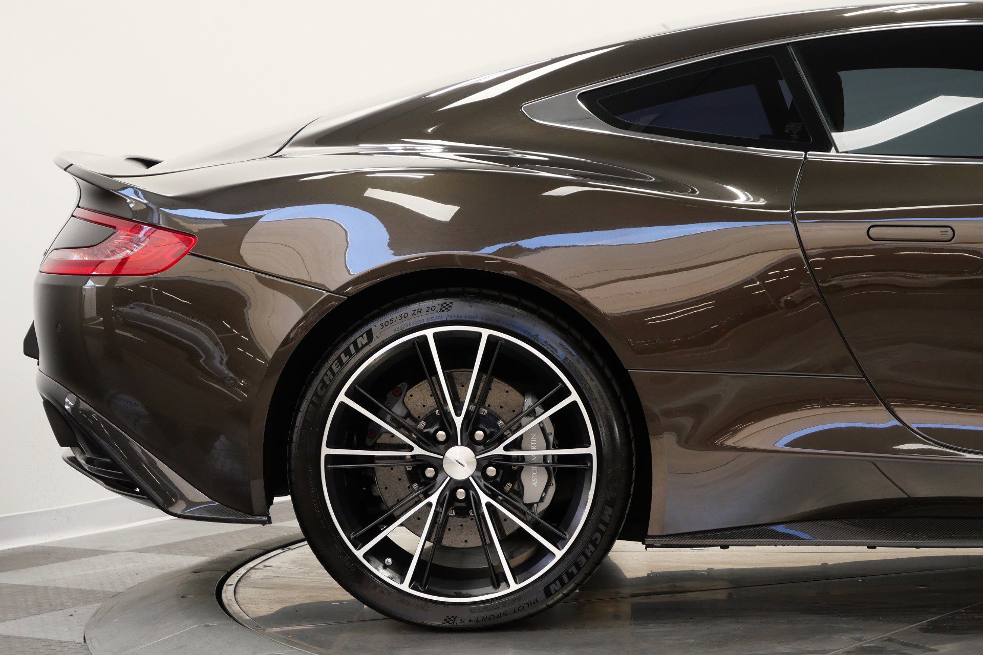 Used 2014 Aston Martin Vanquish Coupe image 36