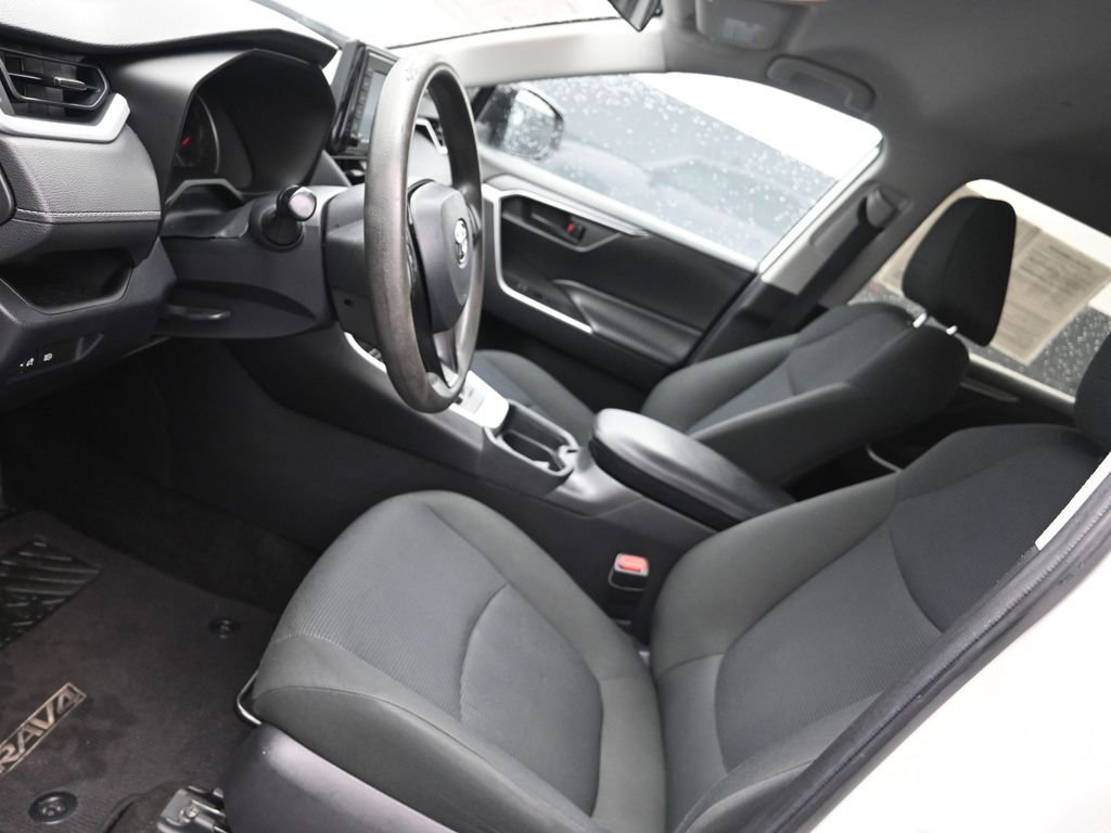 Used 2020 Toyota RAV4 LE FWD image 13