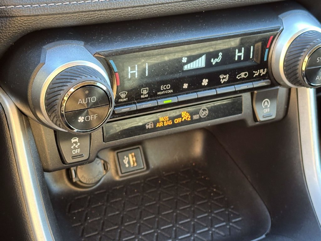 Used 2024 Toyota RAV4 XLE FWD image 28