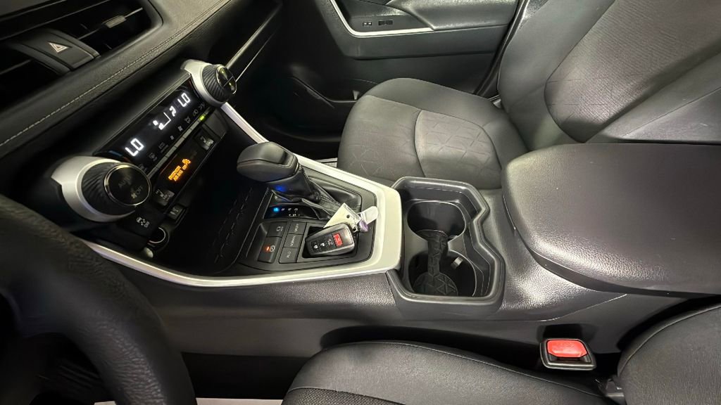Used 2019 Toyota RAV4 XLE w/ Convenience Package FWD image 22