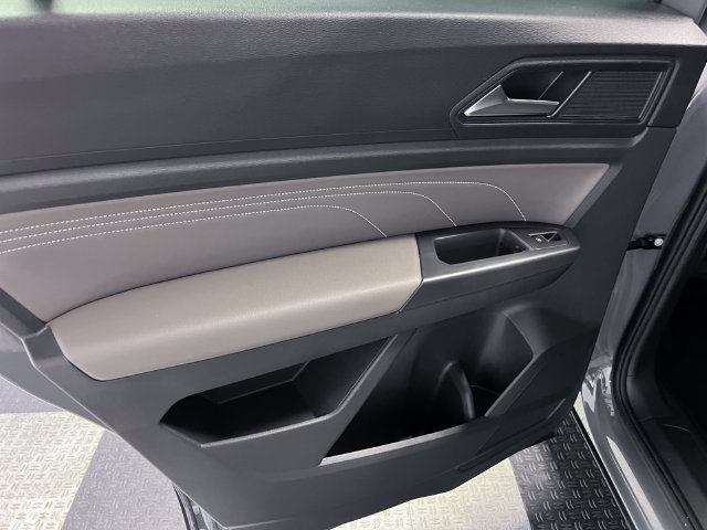 Certified 2022 Volkswagen Atlas Cross Sport SE w/ Panoramic Sunroof Package FWD image 18