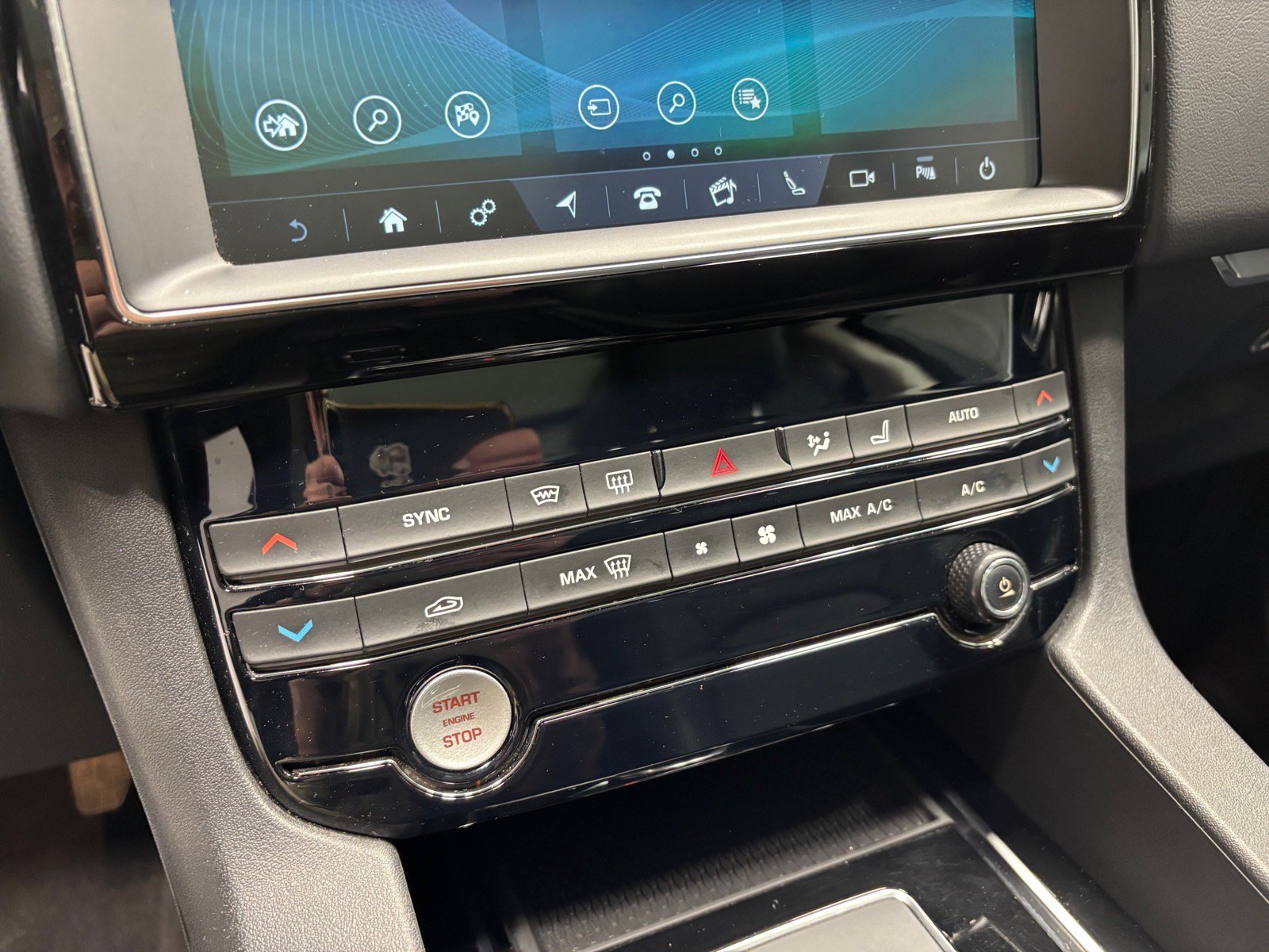 Used 2020 Jaguar F-PACE Premium AWD/4WD image 16