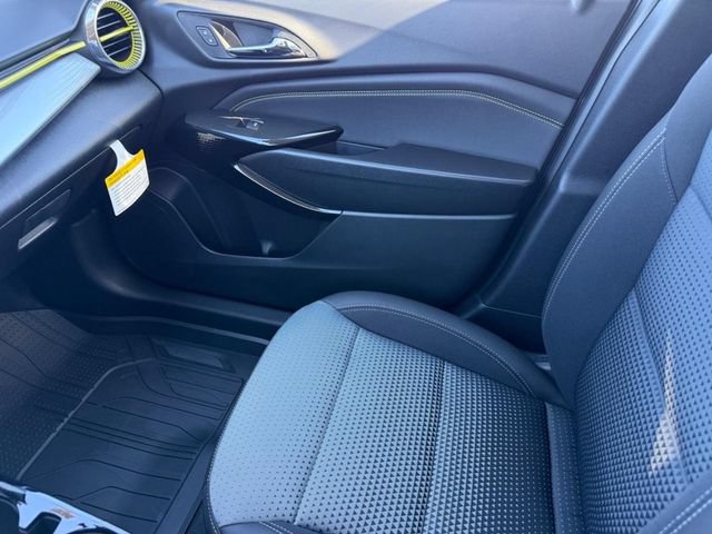 New 2026 Chevrolet Trax LT w/ Sunroof Package FWD image 16