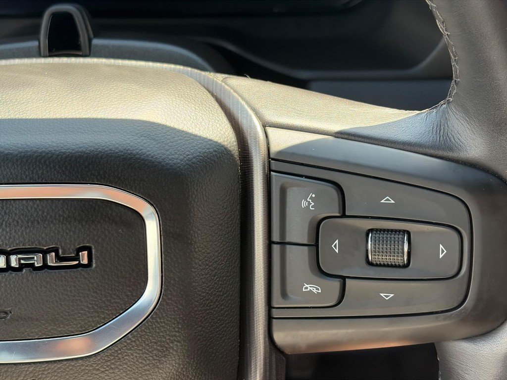 Used 2023 GMC Yukon Denali Ultimate AWD/4WD image 27