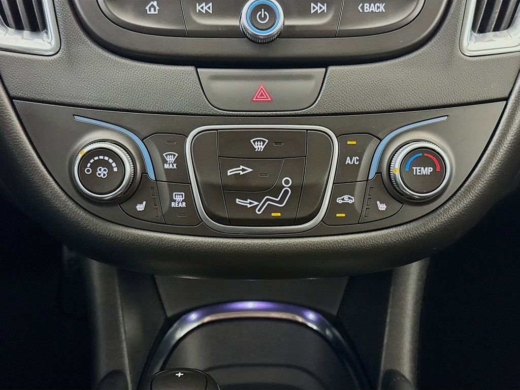 Used 2018 Chevrolet Malibu LT w/ Leather Package image 16