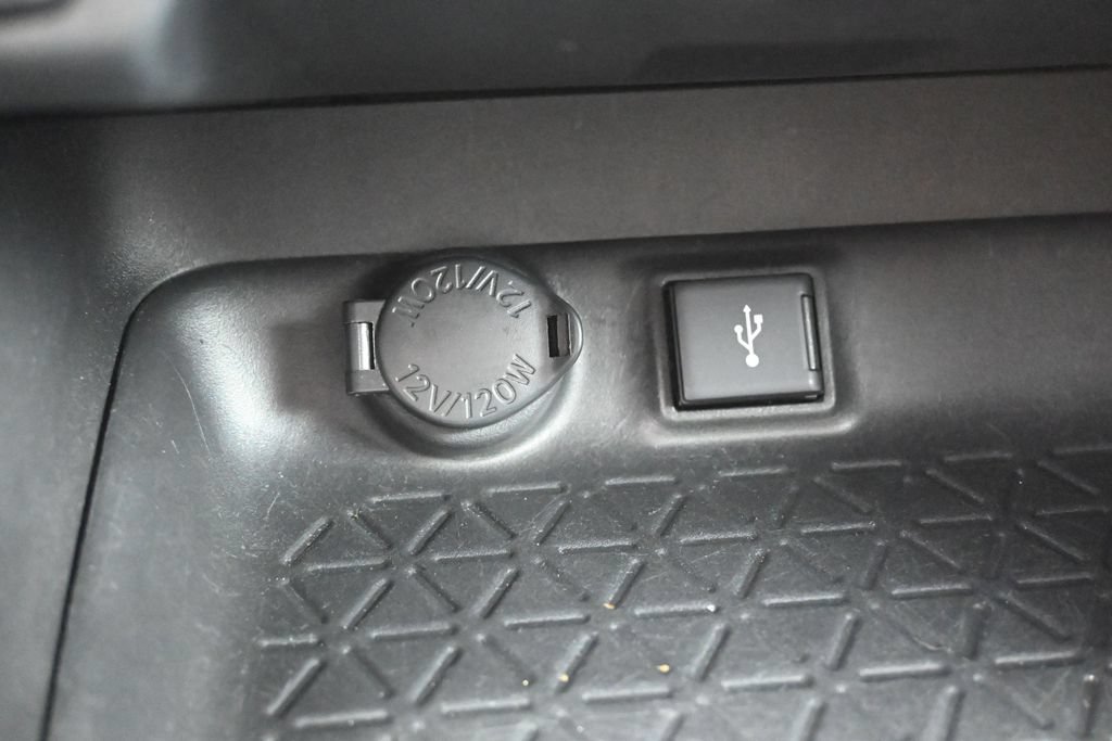 Used 2021 Toyota RAV4 XLE AWD/4WD image 24