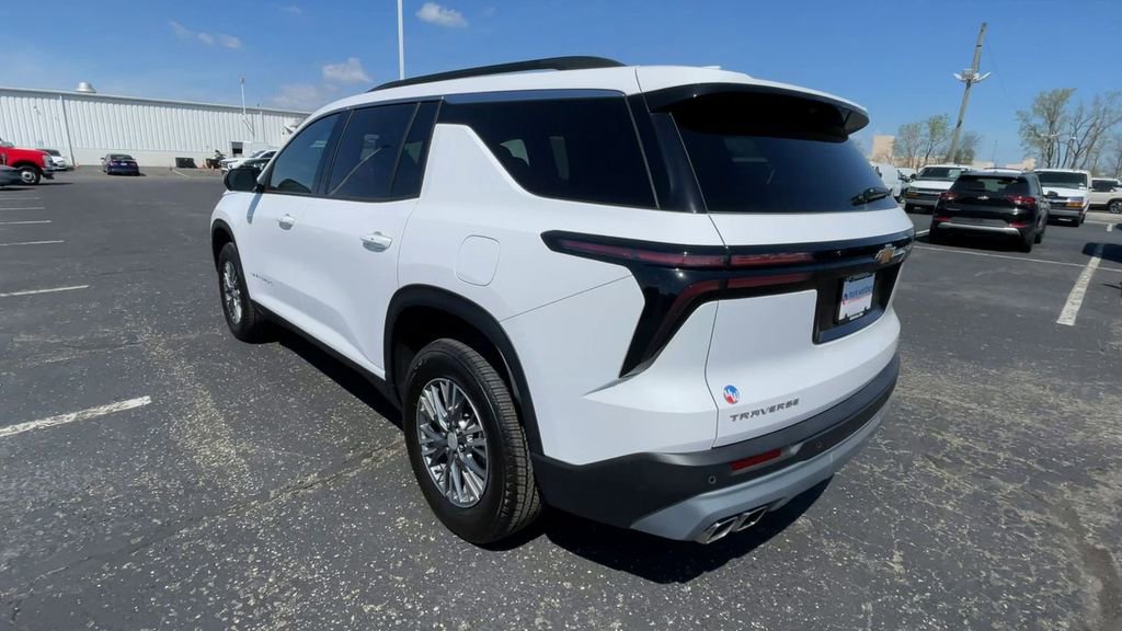 New 2026 Chevrolet Traverse LT w/ Driver Confidence Package FWD image 8