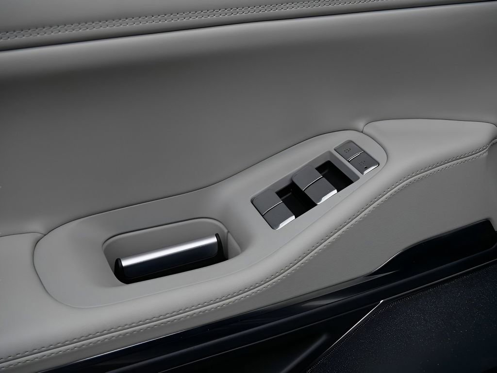 Used 2025 Lincoln Navigator Reserve image 17