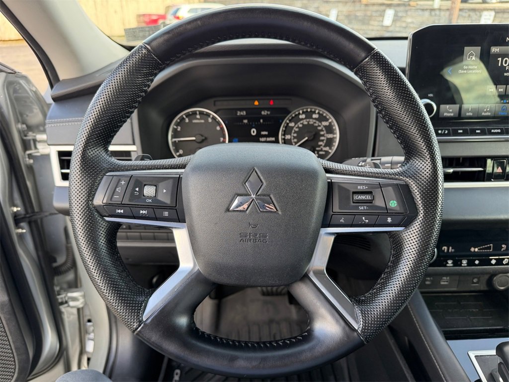Used 2022 Mitsubishi Outlander SE image 15